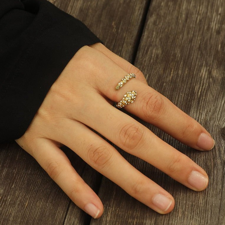 CARMEN Or : Bague serpent antique incrustée d'oxydes de zirconium