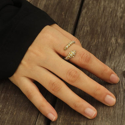 CARMEN Or : Bague serpent antique incrustée d'oxydes de zirconium