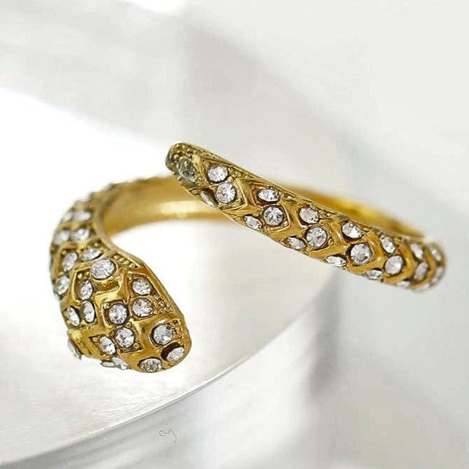 CARMEN Or : Bague serpent antique incrustée d'oxydes de zirconium