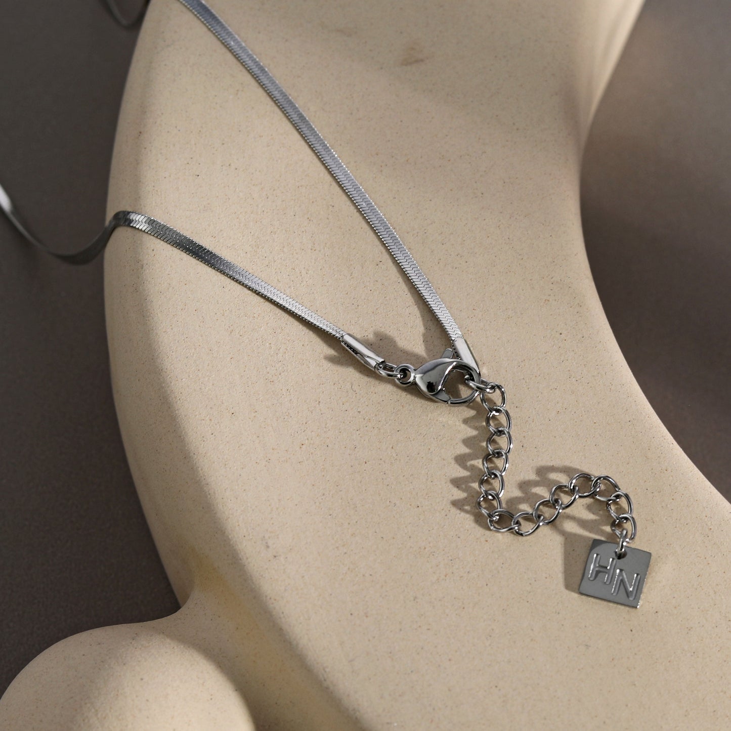 CATANIA : Collier chaîne argenté effet peau de serpent