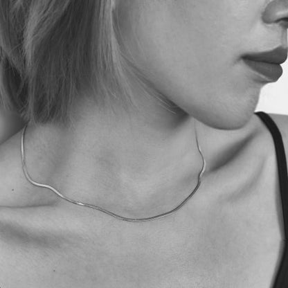 CATANIA : Collier chaîne argenté effet peau de serpent