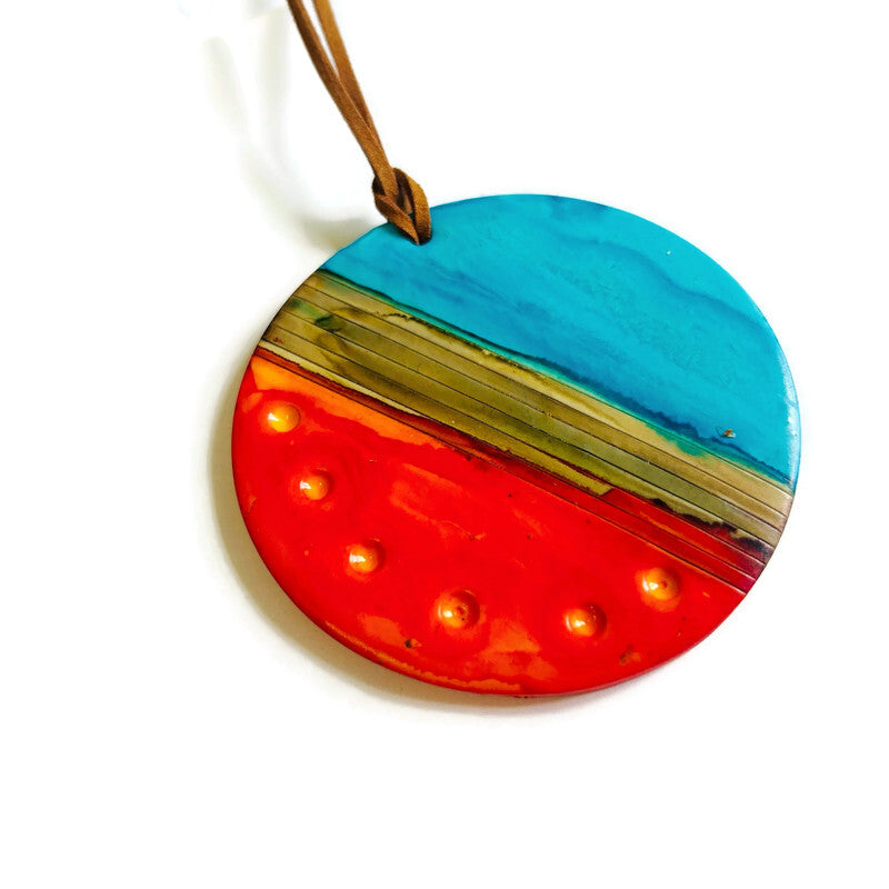 Collier avec pendentif disque surdimensionné fait main