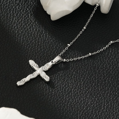Or blanc ton argent CHAMONIX : Collier chaîne fine perlée avec pendentif croix texturé incrusté de zircone