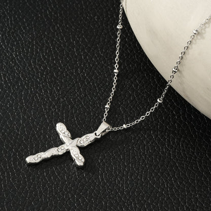 Or blanc ton argent CHAMONIX : Collier chaîne fine perlée avec pendentif croix texturé incrusté de zircone