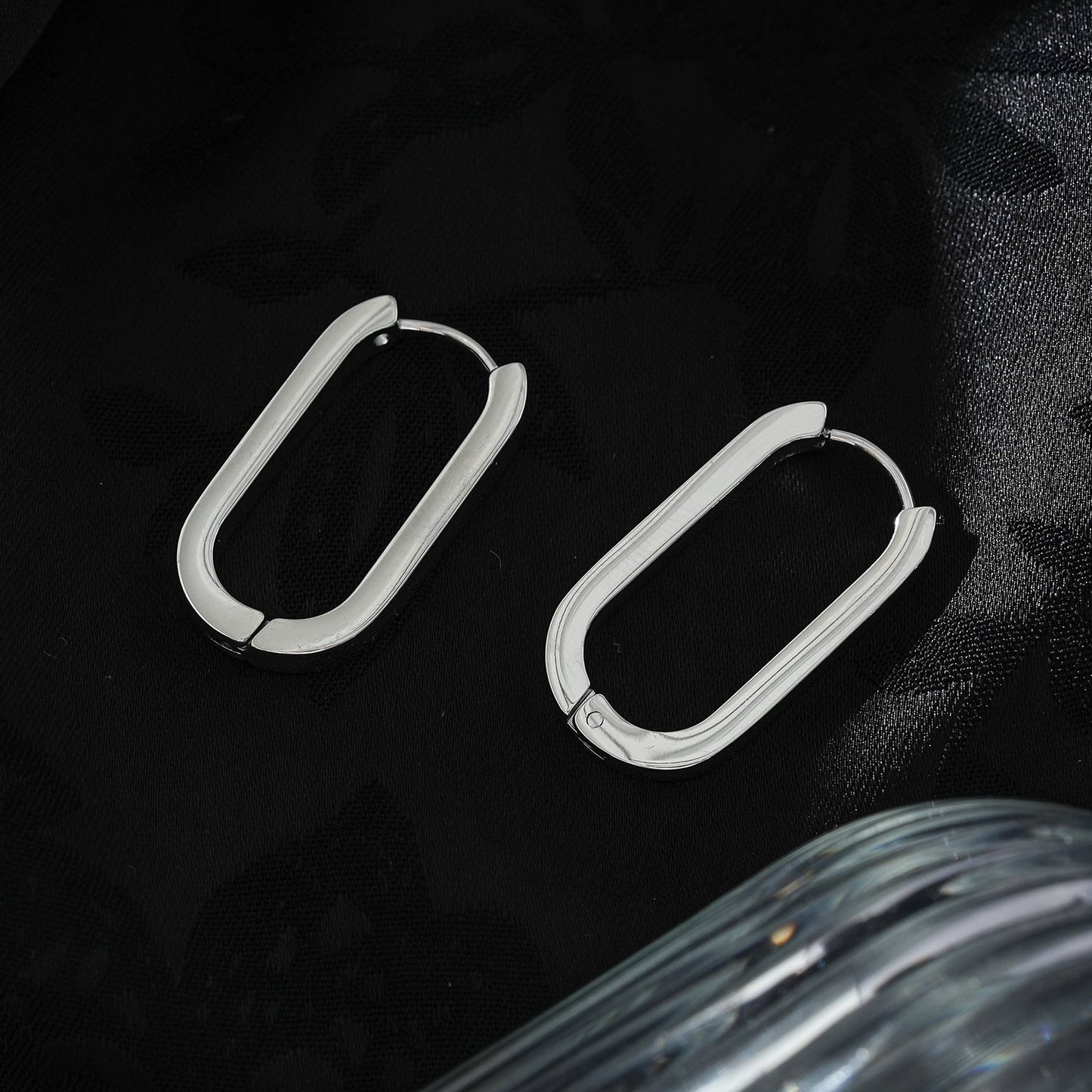 CHANDA Or Blanc (Argenté) : Boucles d'oreilles créoles rectangulaires à coins arrondis