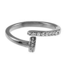 CHARISSE Argent (Or blanc) : Bague clou torsadée au style industriel chic avec ornements en zircon pavé