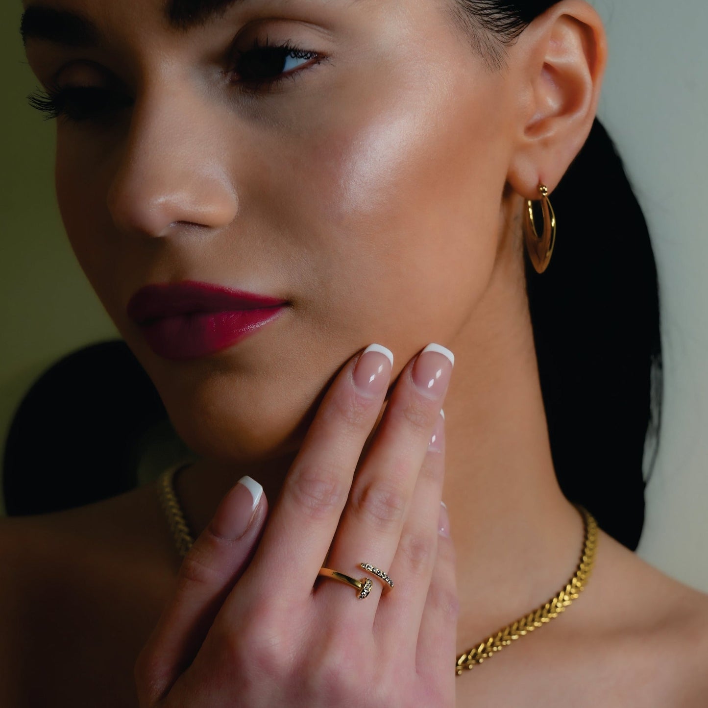 CHARISSE Gold : Bague Clou Torsadée Industrielle-Chic avec Embellissements Zirconia Pavé