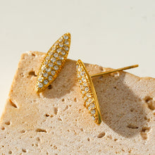 Style CHARLESVOIX : Boucles d'oreilles clous ovales minimalistes en pavé de zircone dorée