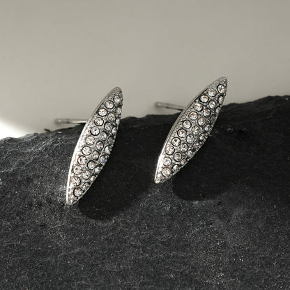 Style CHARLESVOIX : Boucles d'oreilles clous de forme ovale minimalistes en pavé de zircone argentées