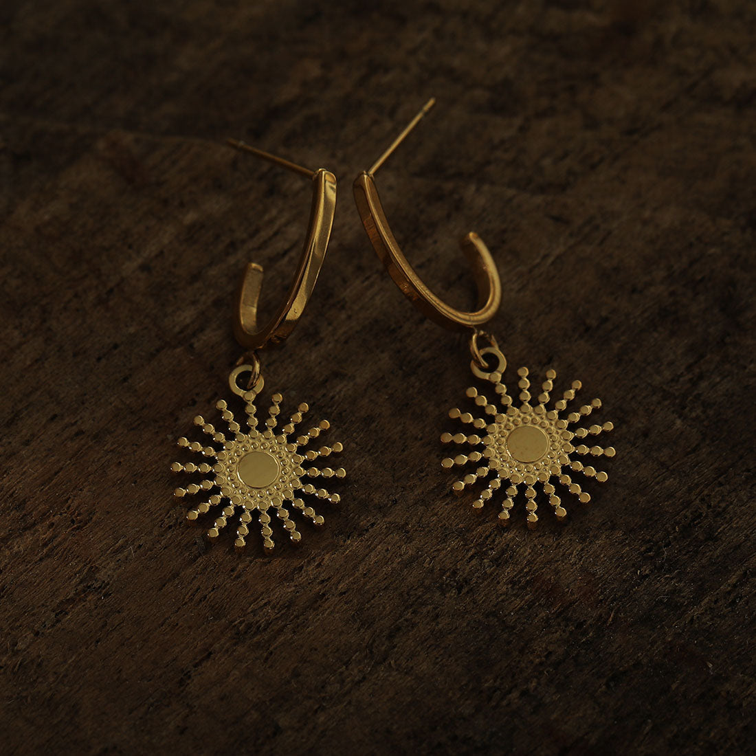 CHARLIE Gold : Boucles d'oreilles demi-créoles avec pendentif soleil