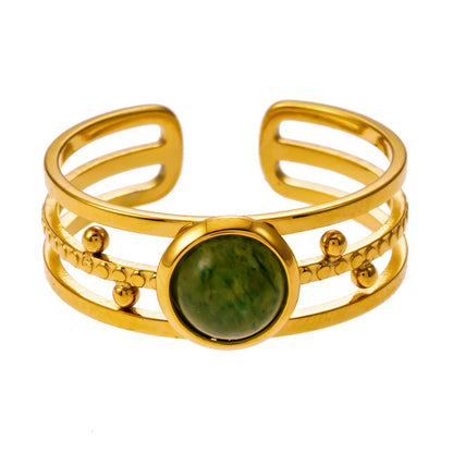 CHESILDA : Bague à 3 rangs avec ornements en perles et une pierre naturelle centrale
