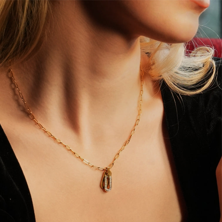 CHICALA : Collier à mailles trombone avec pendentif breloque ovale incrustée d'oxydes de zirconium