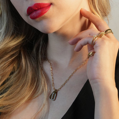 CHICALA : Collier à mailles trombone avec pendentif breloque ovale incrustée d'oxydes de zirconium