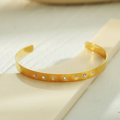 CHIMAKAK : Bracelet jonc gravé étoile incrusté de zircone en or