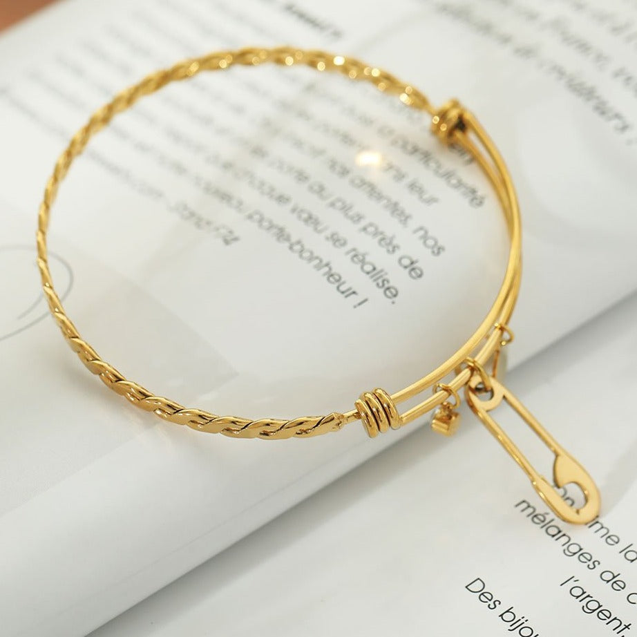 CHRISTINA : Bracelet en Or Orné de Breloques
