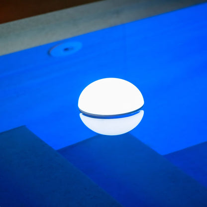 Coco<br> Ampoule LED portable<br> Flottante, magnétique et suspendue