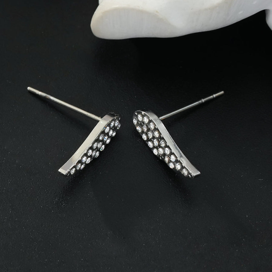 COMPTON Or blanc (ton argenté) : Boucles d'oreilles clous en forme d'aile avec pavé de zircone éblouissant – Un éclat élégant pour chaque occasion