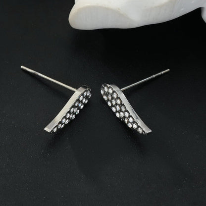 COMPTON Or blanc (ton argenté) : Boucles d'oreilles clous en forme d'aile avec pavé de zircone éblouissant – Un éclat élégant pour chaque occasion