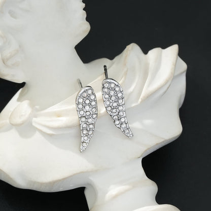 COMPTON Or blanc (ton argenté) : Boucles d'oreilles clous en forme d'aile avec pavé de zircone éblouissant – Un éclat élégant pour chaque occasion