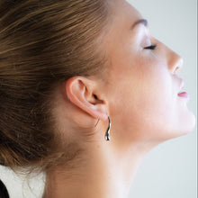 Style CORNING Argent (Or Blanc) : Boucles d'Oreilles en Forme de Têtard – Élégance Unique avec une Touche Ludique