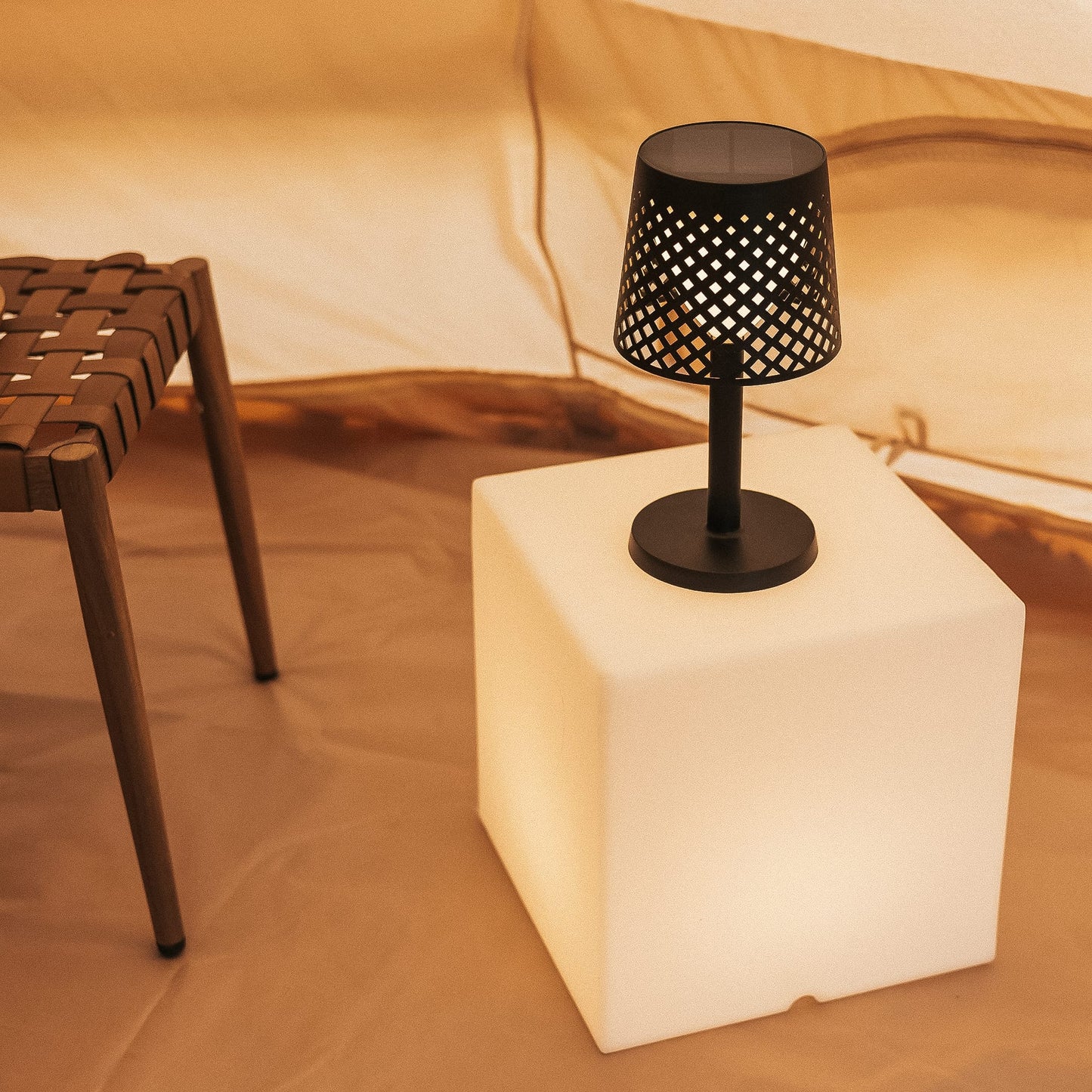 Cuby<br> Lampe Cubique Solaire &amp; Rechargeable