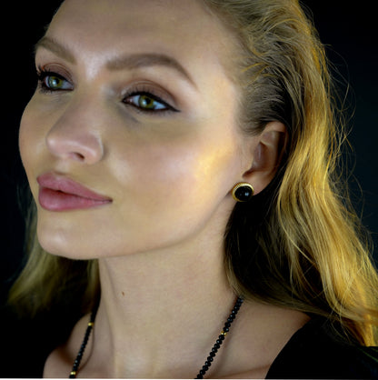 CYNTHIA : Boucles d'oreilles classiques en pierre naturelle noire élégante