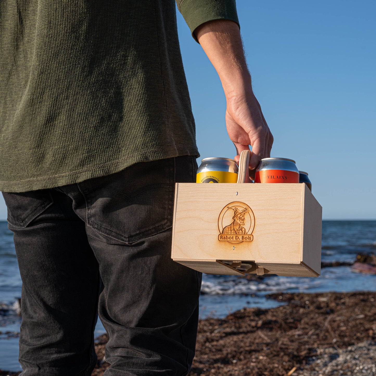 Wooden crate for economy-sized bottles and cans