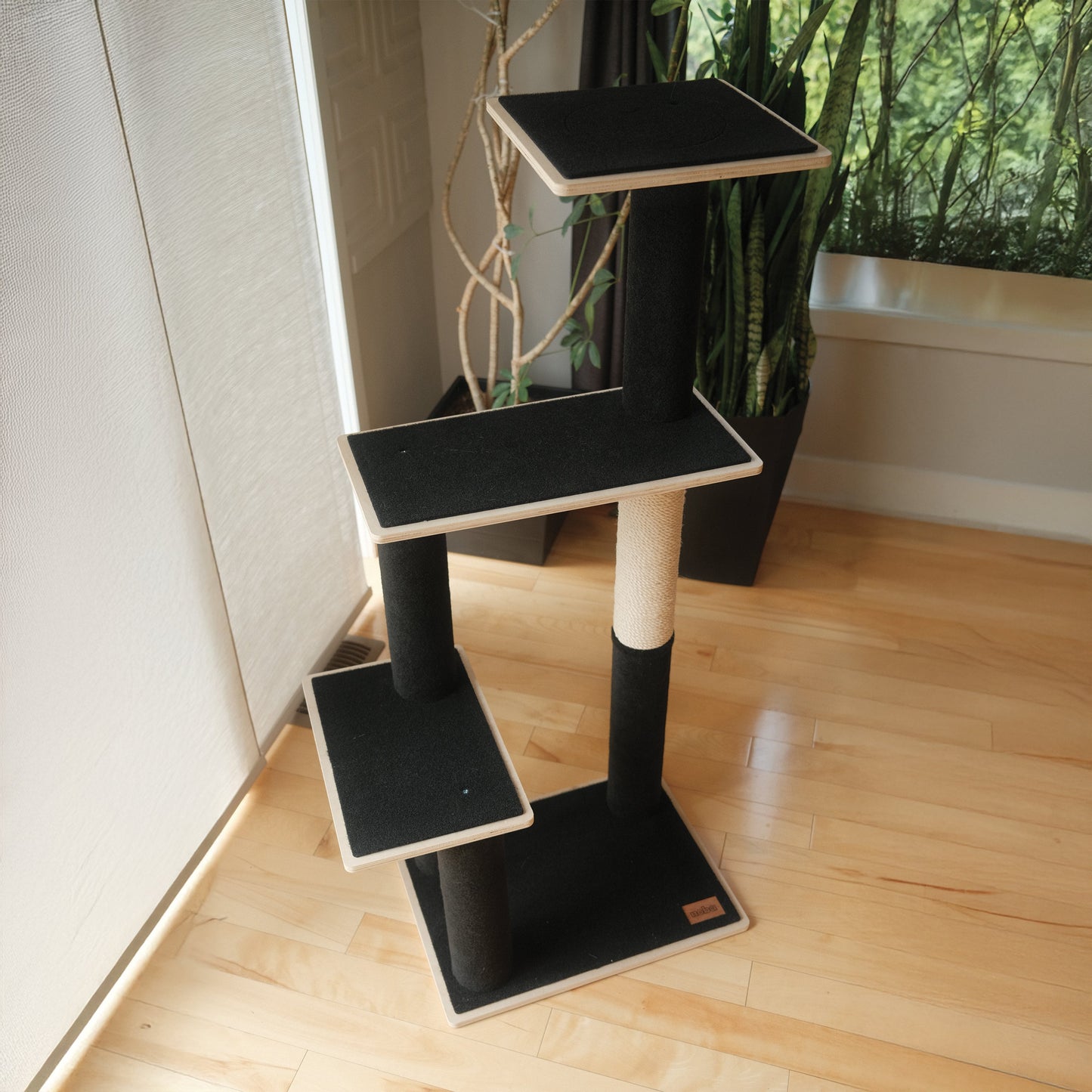 Arbre à chat Noba en contreplaqué moderne à 3 niveaux