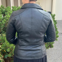Blouson en cuir d'agneau classique pour femme avec col classique