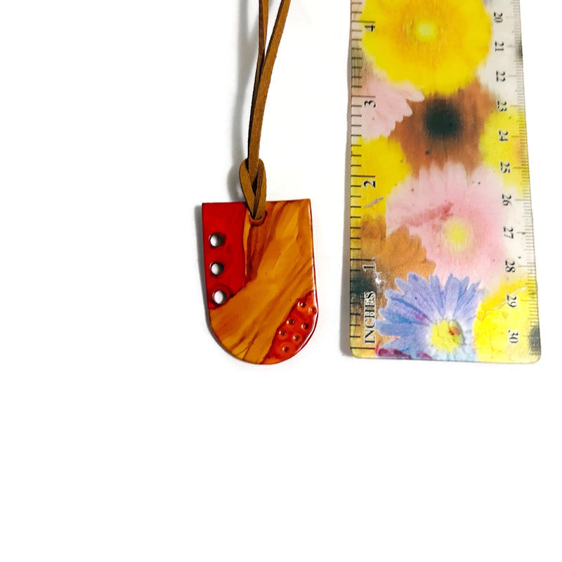 Collier pendentif Ombre fait main, peint jaune orange rouge