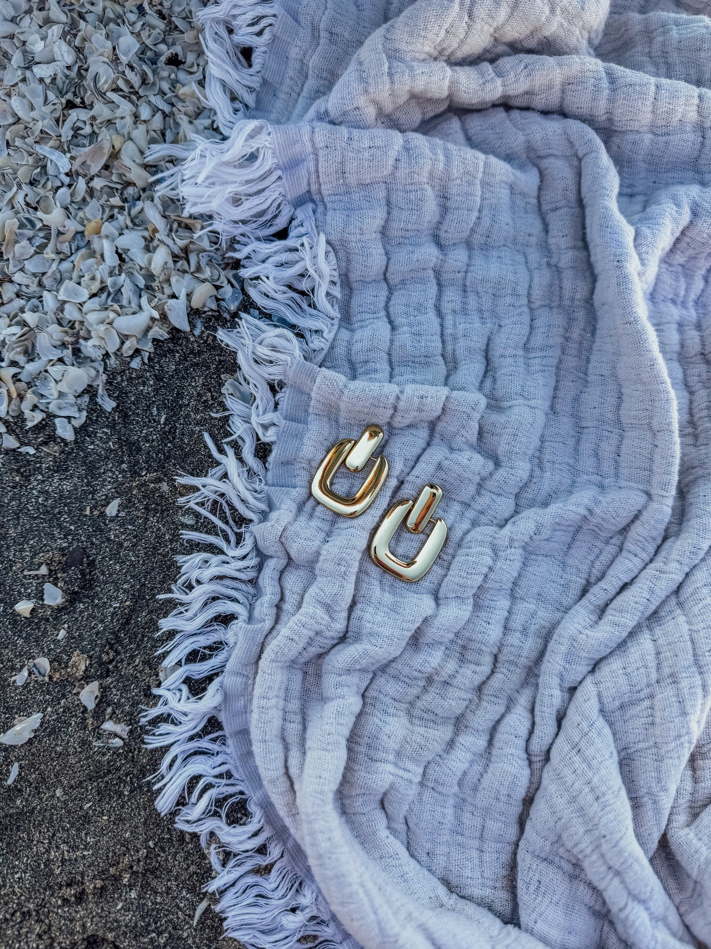 Les clous d'oreilles Victoria