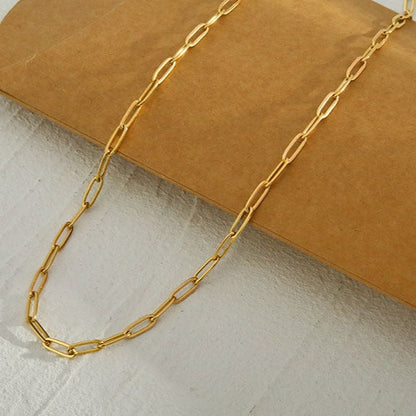 DALIA : Collier essentiel en maillons trombone dorés