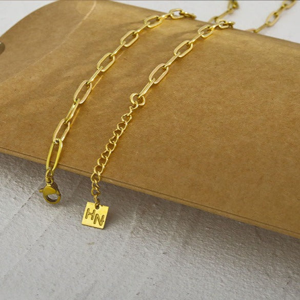 DALIA : Collier essentiel en maillons trombone dorés