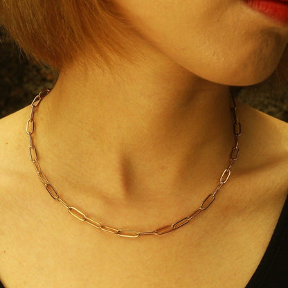 DALIA : Collier essentiel en maillons trombone dorés