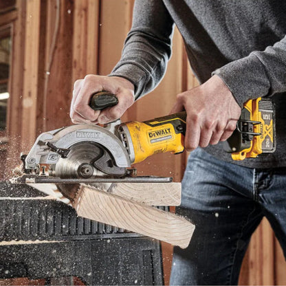 DEWALT 20V MAX ATOMIC Lithium-Ion Cordless Brushless 4-1/2-inch Compact Circular Saw Kit with 5Ah Battery - Refurbished with Dewalt Warranty - DCS571P1