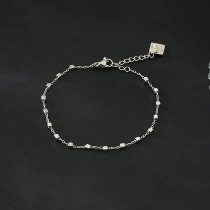 DEMELZA Or Blanc (Ton Argenté) : Bracelet Essentiel Quotidien avec Perles Carrées Délicates