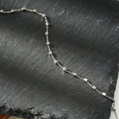 DEMELZA Or Blanc (Ton Argenté) : Bracelet Essentiel Quotidien avec Perles Carrées Délicates