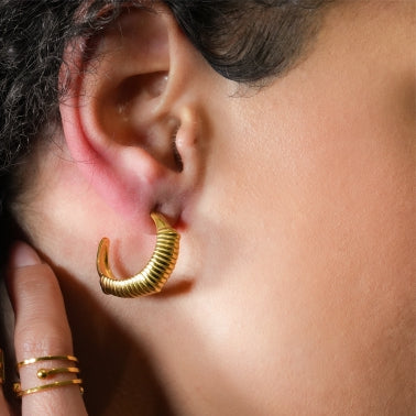 Style DOLCEDA : Boucles d'oreilles créoles géométriques de style Art Déco