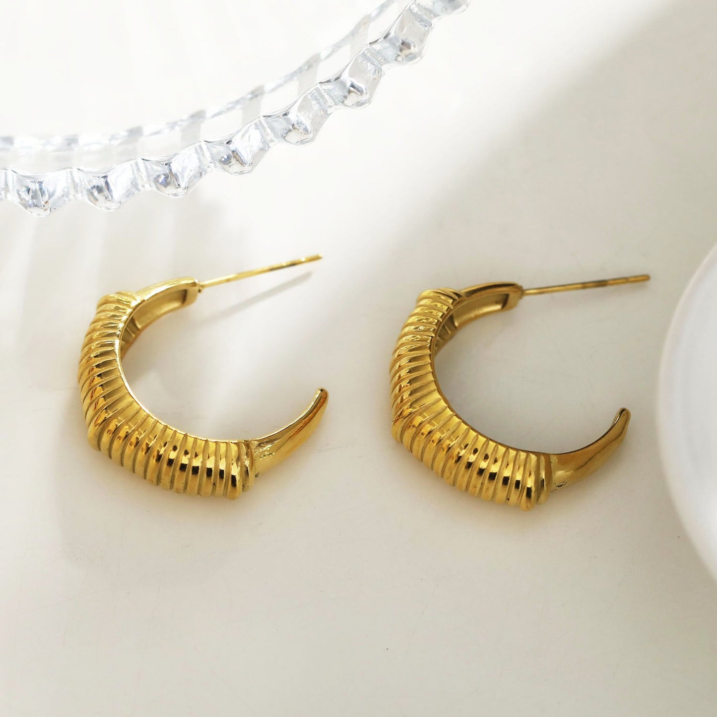 Style DOLCEDA : Boucles d'oreilles créoles géométriques de style Art Déco