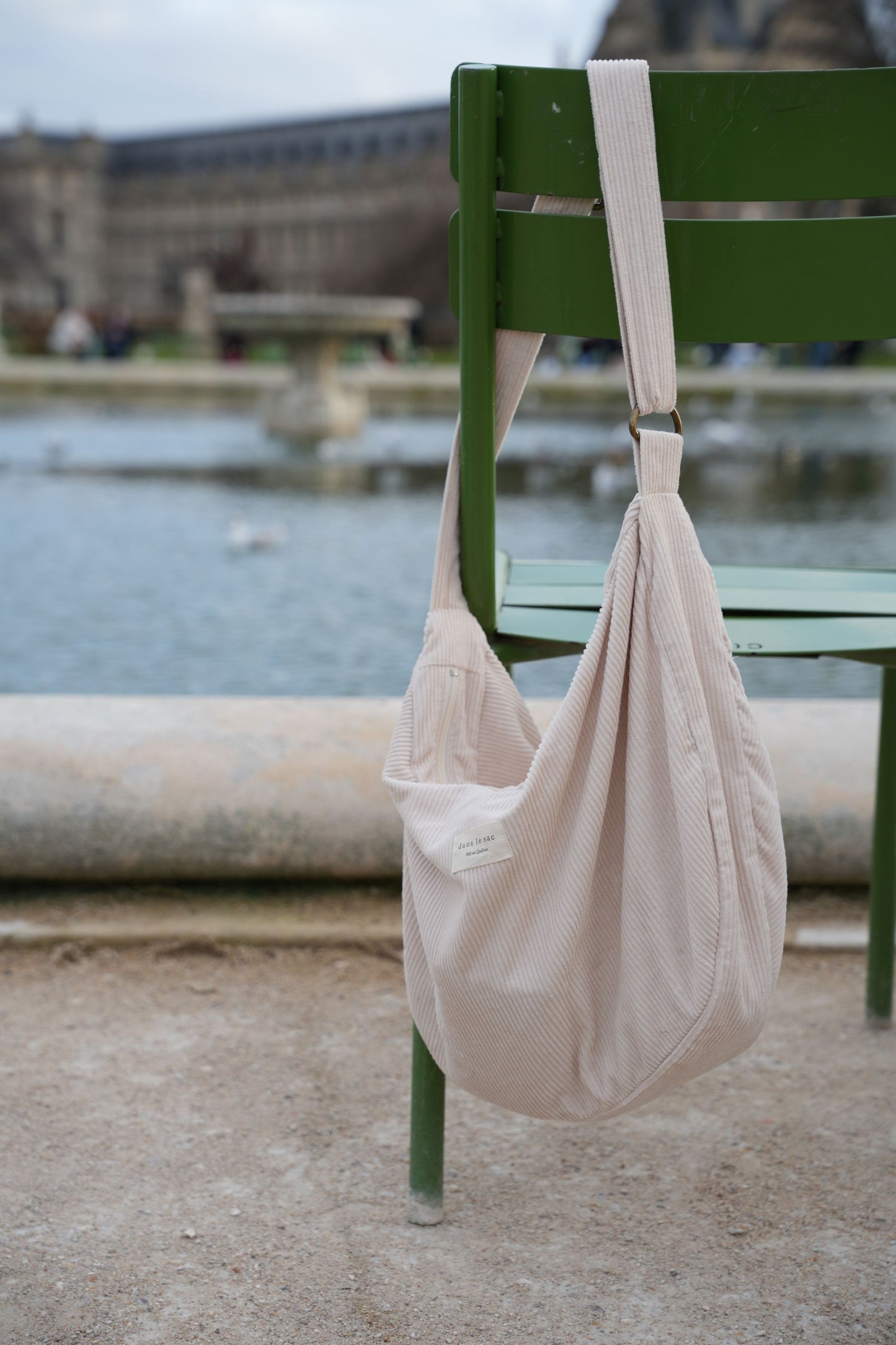 Sac croissant en velours côtelé | Bandoulière réglable