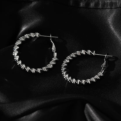 Style SPRINGDALE Silver : Boucles d'oreilles créoles perlées carrées géométriques texturées