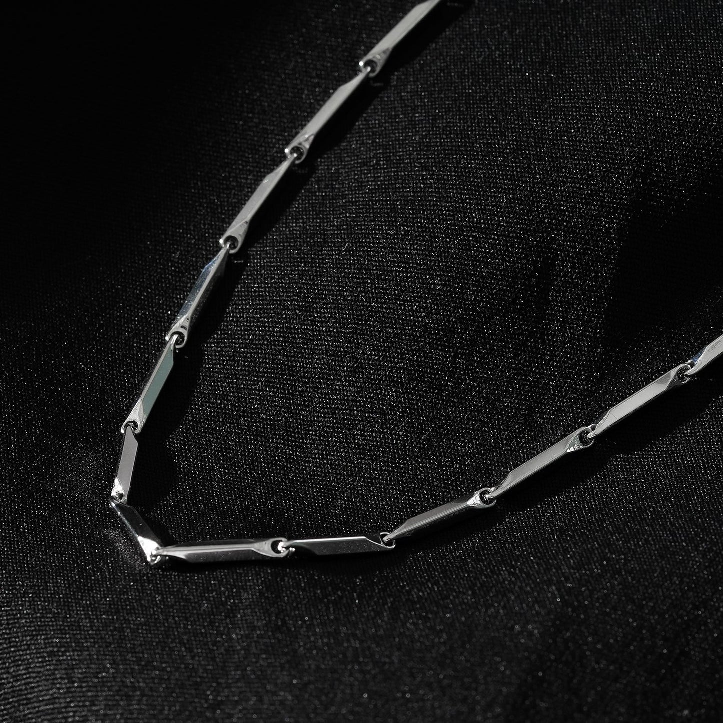 Collier Chaîne Perles Forme Géométrique Minimaliste GUMIA Argent