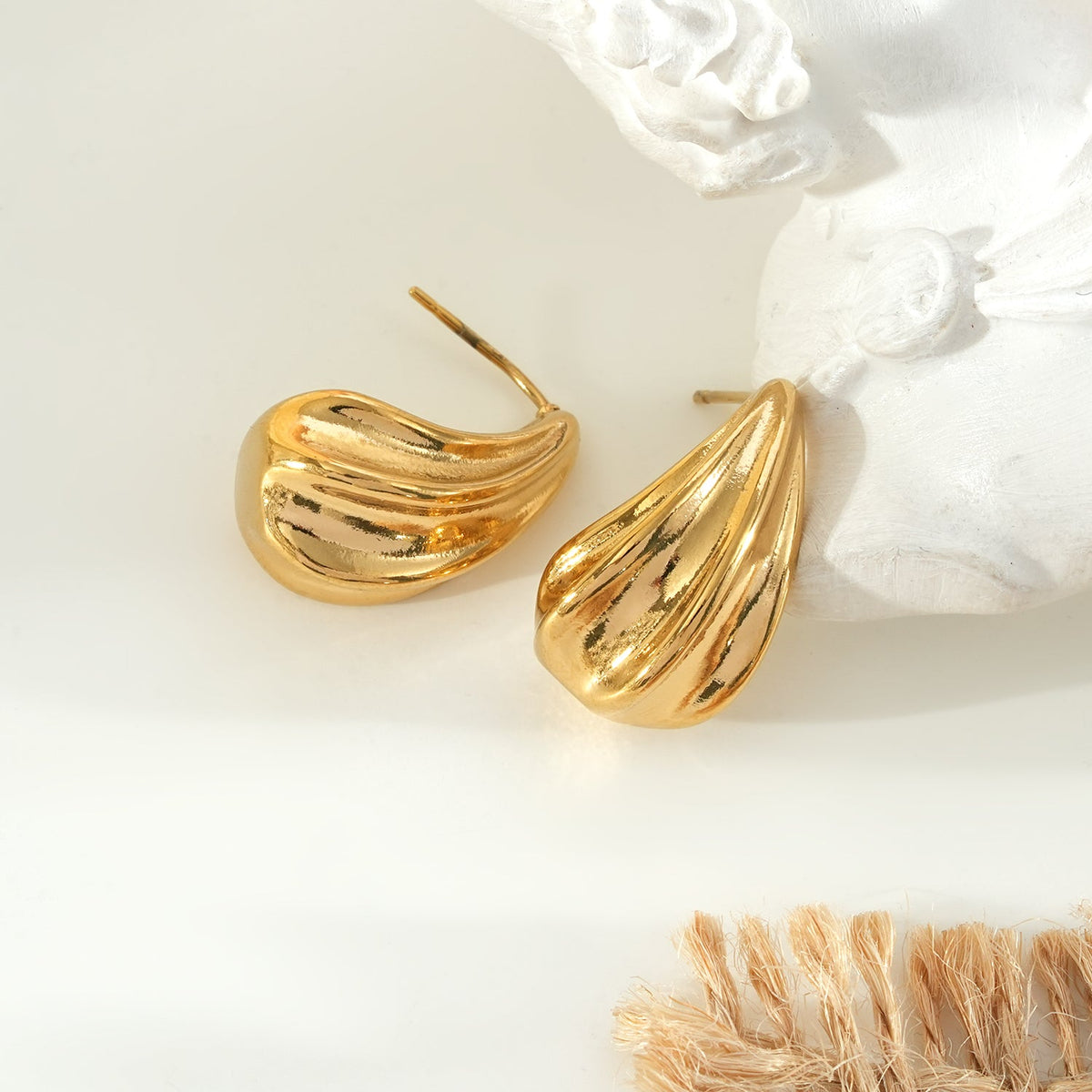 GEESI Gold: Textured Tear-Drop Shape Stud Earrings