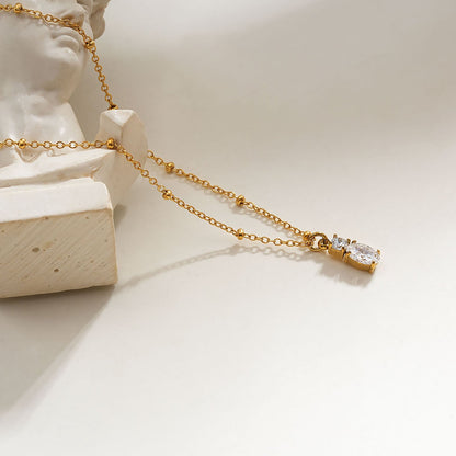 CABBANA Gold : Un ensemble duo de pendentifs breloques en zircone sur un collier chaîne perlée