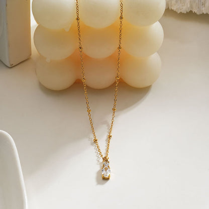 CABBANA Gold : Un ensemble duo de pendentifs breloques en zircone sur un collier chaîne perlée