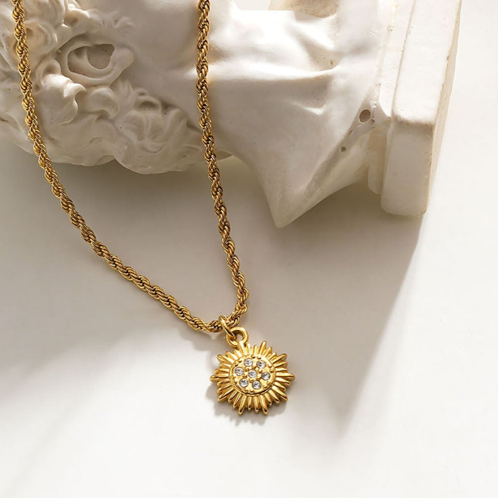 ISA Gold : Collier chaîne en corde avec pendentif soleil radiant en zircone pavé