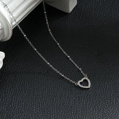 CHERISH Argent (Or blanc) : Chaîne perlée retenant un élégant pendentif cœur pavé