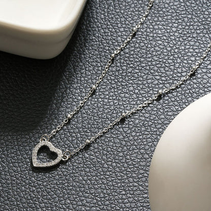 CHERISH Argent (Or blanc) : Chaîne perlée retenant un élégant pendentif cœur pavé