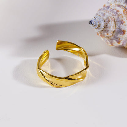 Bague moderniste ELIAS Gold : Formes et Textures