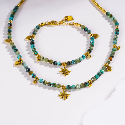 Collier chaîne Style GITANJI : Pierres de Turquoise Bleue avec Perles et Breloques Dorées
